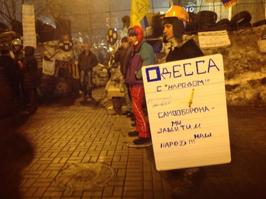 Ночь на Евромайдане прошла спокойно, но при усиленной охране