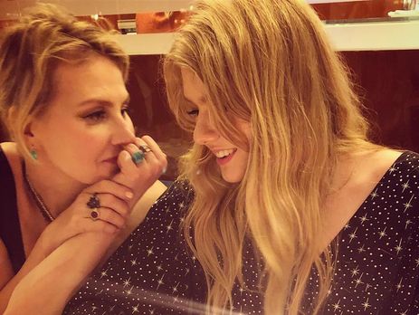 ﻿Литвинова показала свою дочку в екіпіруванні серфінгіста