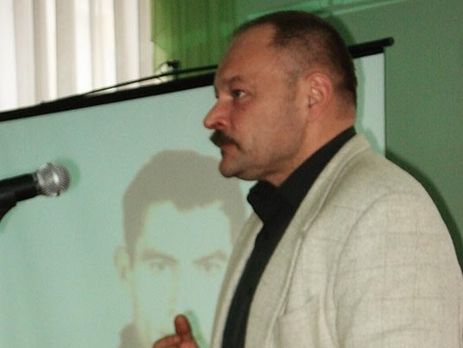 Режиссер заявил, что эпизод с Медведчуком из фильма о Стусе вырезали по просьбе сына поэта. Дмитрий Стус это отрицает 