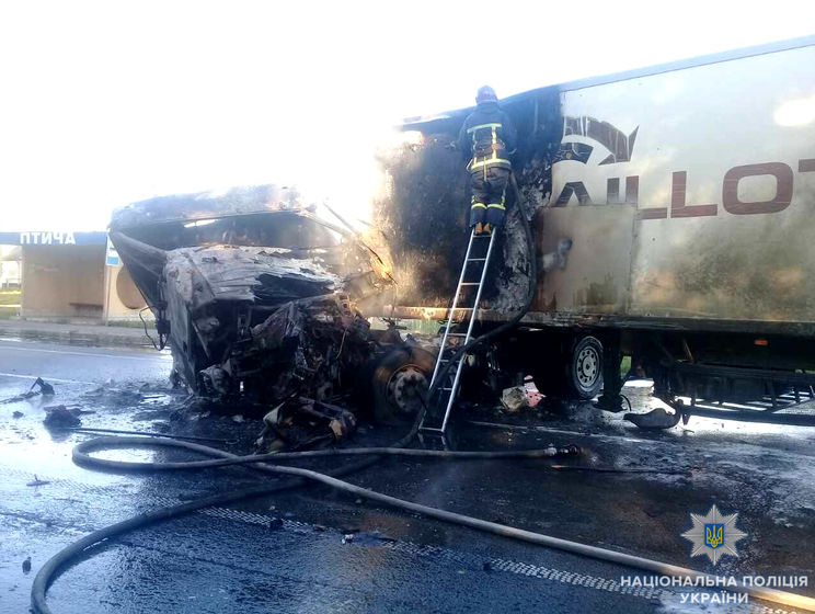 ﻿У Рівненській області зіткнулися фура та молоковоз, водій DAF загинув під час пожежі – поліція