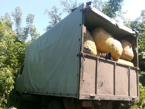 Пограничники в Сумской области со стрельбой задержали УАЗ с баулами шуб и кожаных изделий из России – Госпогранслужба