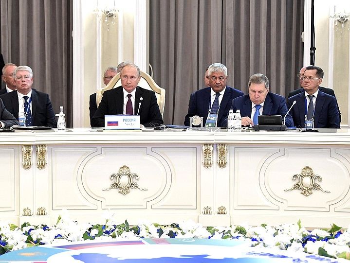 ﻿Лідери Росії, Казахстану, Азербайджану, Туркменістану та Ірану підписали конвенцію про статус Каспійського моря