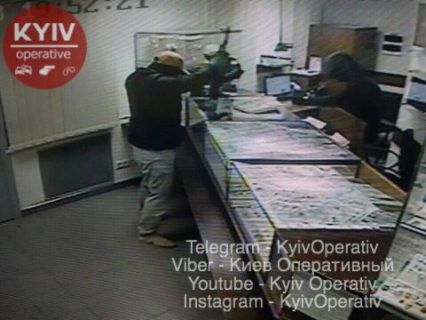 В Киеве из магазина украли ювелирных изделий на 5 млн грн, охранник убит. Фоторепортаж