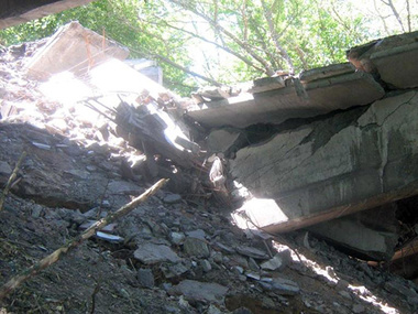 Неизвестные взорвали мост через Северский Донец. Фоторепортаж