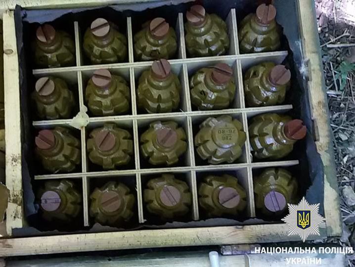 В Днепропетровской области нашли арсенал со взрывчаткой, гранатами и противотанковыми гранатометами