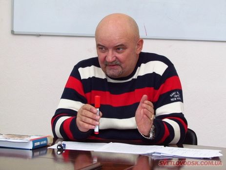 По данным журналистов, в марте прошлого года Козярчук продал почти за миллион гривен развлекательный комплекс "Бриз"