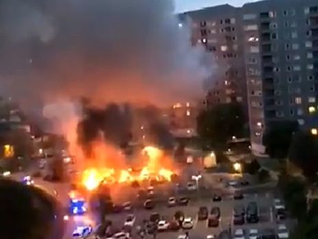В нескольких городах Швеции за ночь сгорели десятки автомобилей