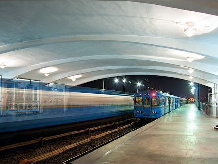 ﻿У Києві сьогодні обмежать роботу трьох станцій метрополітену