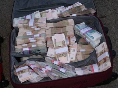 СБУ задержала жителя Макеевки с двумя чемоданами рублей для боевиков