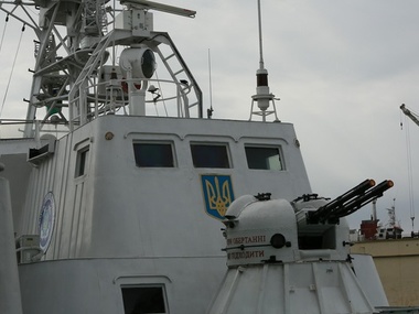 В Азовском море пограничники остановили плавсредство предупредительными выстрелами