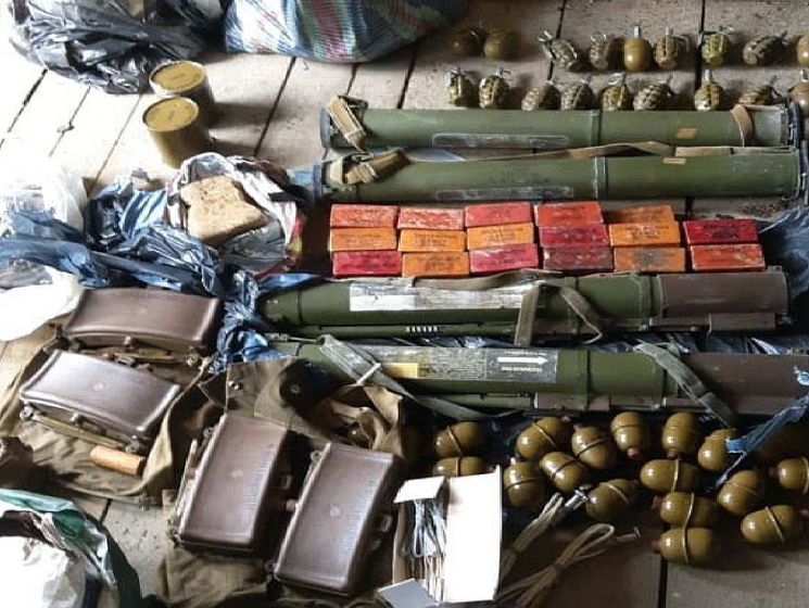 Правоохранители обнаружили арсенал нелегального оружия в гараже экс-бойца батальона "Киев-2"