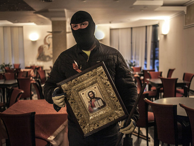 Террористы захватили завод взрывчатки в Донецке