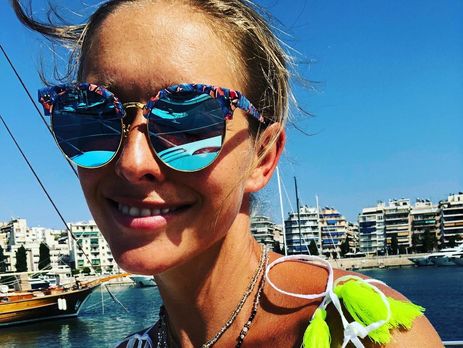 Осадчая продемонстрировала тело в купальнике