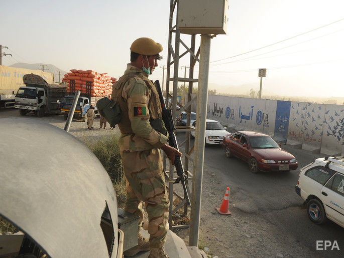 В Афганистане в результате нападения талибов на военную базу погибли 45 человек