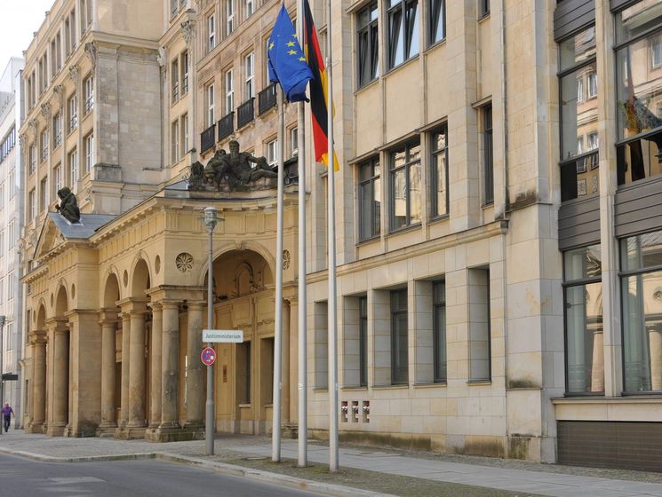 ﻿Уряд Німеччини схвалив законопроект про визнання третьої статі