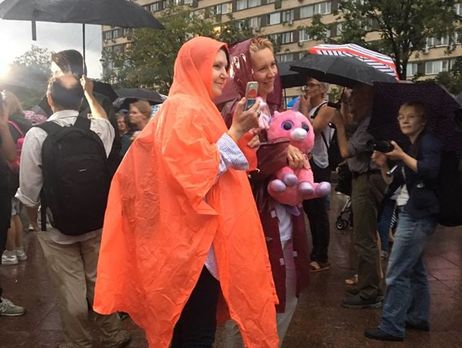 В Москве прошел несанкционированный марш в поддержку двух девушек, обвиняемых в экстремизме