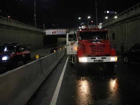 ﻿У Києві ліквідовують наслідки грози. Фоторепортаж