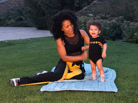 Гайтана показала фото и видео годовалой дочери