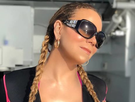 Мэрайя Кэри показала постройневшую фигуру в комбинезоне