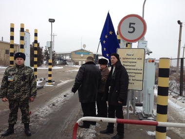 Луганские оппозиционеры не смогли установить флаг ЕС на границе с Россией