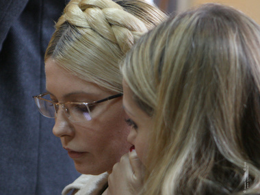 Тимошенко требует немедленно ввести санкции против украинских властей