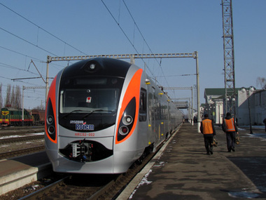 В Киеве сошел с рельсов Hyundai