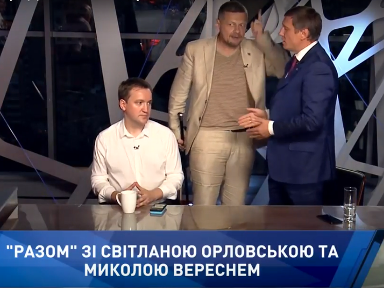 ﻿Нардепи Мосійчук і Шахов побилися в прямому телеефірі. Відео