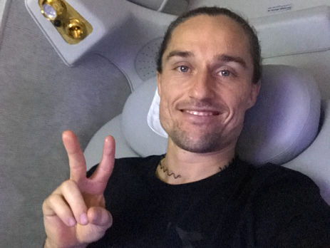 Теннисист Долгополов остриг волосы после операции на руке