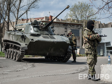 Соцсети: В Луганске замечены российские танки, боевики стреляют из минометов