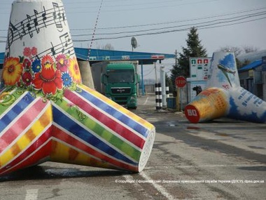 Пьяный россиянин на автомобиле пытался прорваться в Украину через пункт пропуска "Новоазовск"