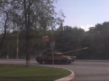 Пресс-центр АТО: В Луганск въехала колонна танков