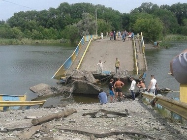 В Донецкой области террористы взорвали мост, который строили пять лет. Фоторепортаж