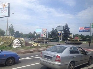 По улицам Донецка прошла колонна военной техники