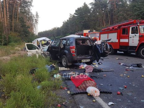 ﻿У ДТП під Києвом загинуло чотири людини