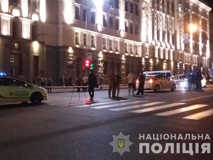 В результате перестрелки возле горсовета Харькова погибли два человека, в том числе полицейский