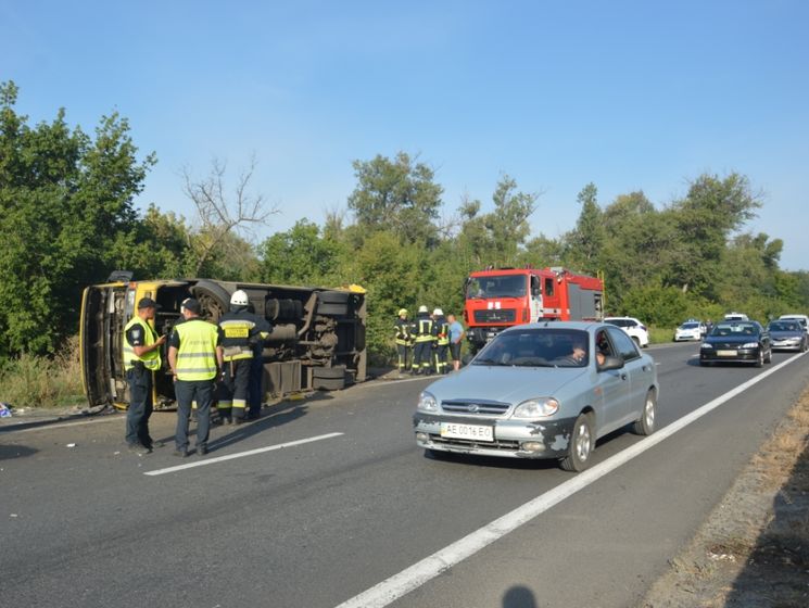 ﻿У Дніпропетровській області фура зіткнулася з маршруткою, постраждало 16 осіб