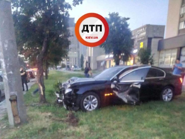﻿Водій BMW, який протаранив три автомобілі на набережній у Києві, був п'яним і без прав – поліція