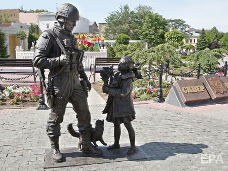 InformNapalm назвал фамилии 10 российских военных, которые захватывали Крым под видом 