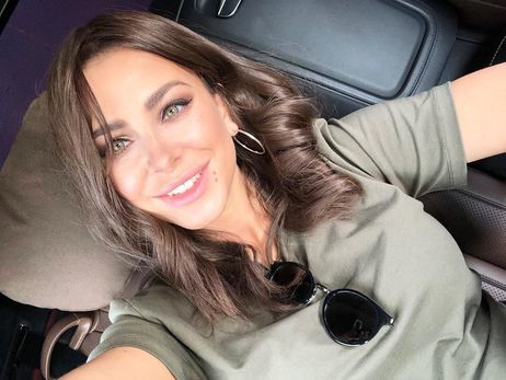 Ани Лорак улетела по работе в Великобританию