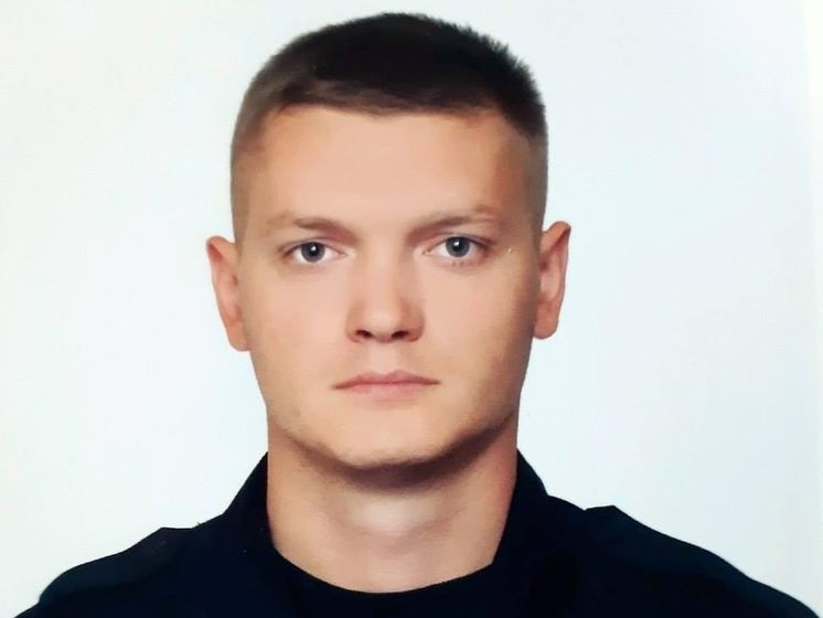 ﻿Порошенко нагородив орденом "За мужність" поліцейського, який загинув біля Харківської міськради, і його напарника