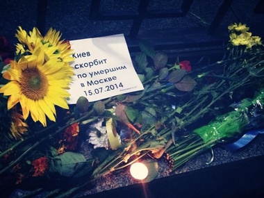 В Киеве почтили память погибших в аварии в московском метро. Фоторепортаж