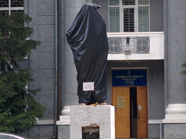 В Харькове повредили памятник Ленину