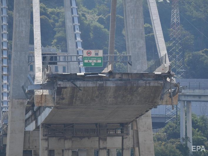﻿Опубліковано кадри обвалення мосту в Генуї. Відео