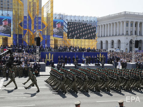 В Киеве прошел военный парад. Фоторепортаж