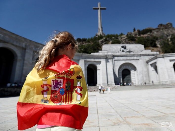 Правительство Испании приняло декрет о перезахоронении диктатора Франко