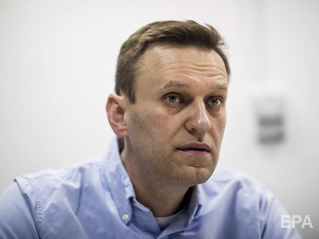 ﻿Прес-секретар Навального повідомила, що його вивезли з відділення поліції з підозрою на перелом мізинця