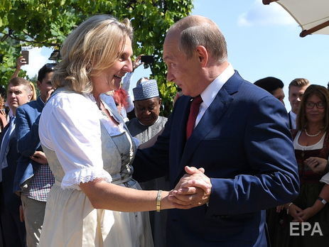 Глава МИД Австрии рассказала, что согласие Путина приехать на ее свадьбу было неожиданным