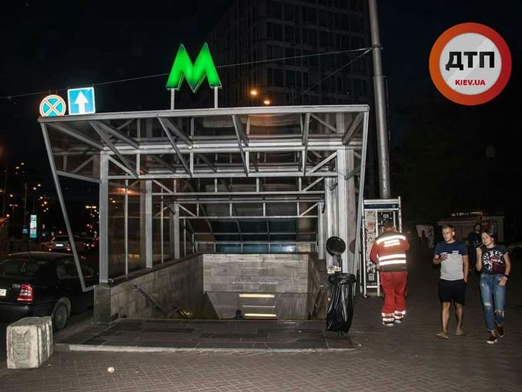 ﻿Дівчина кинулася під потяг на київській станції метро "Палац спорту"