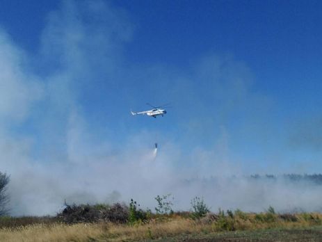 Под Балаклеей горела свалка. Пожар тушили c помощью вертолета