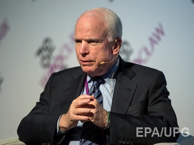 Сенатор Маккейн: США пора начать поставки оружия в Украину